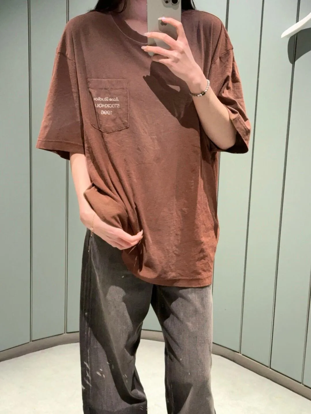 「 」